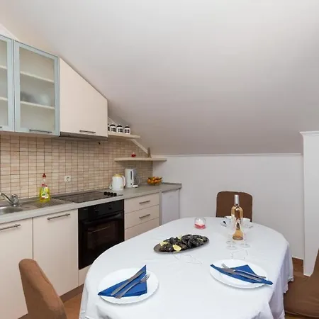 Apartment Memunic - Comfort One Bedroom With Balcony And Sea View ...