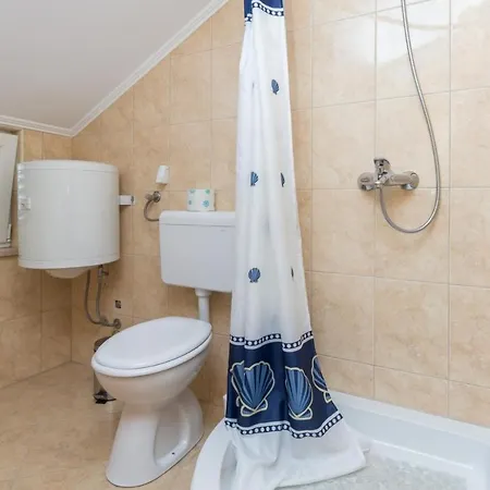 Apartman Memunic - Comfort One Bedroom With Balcony And Sea View ... Hodilje